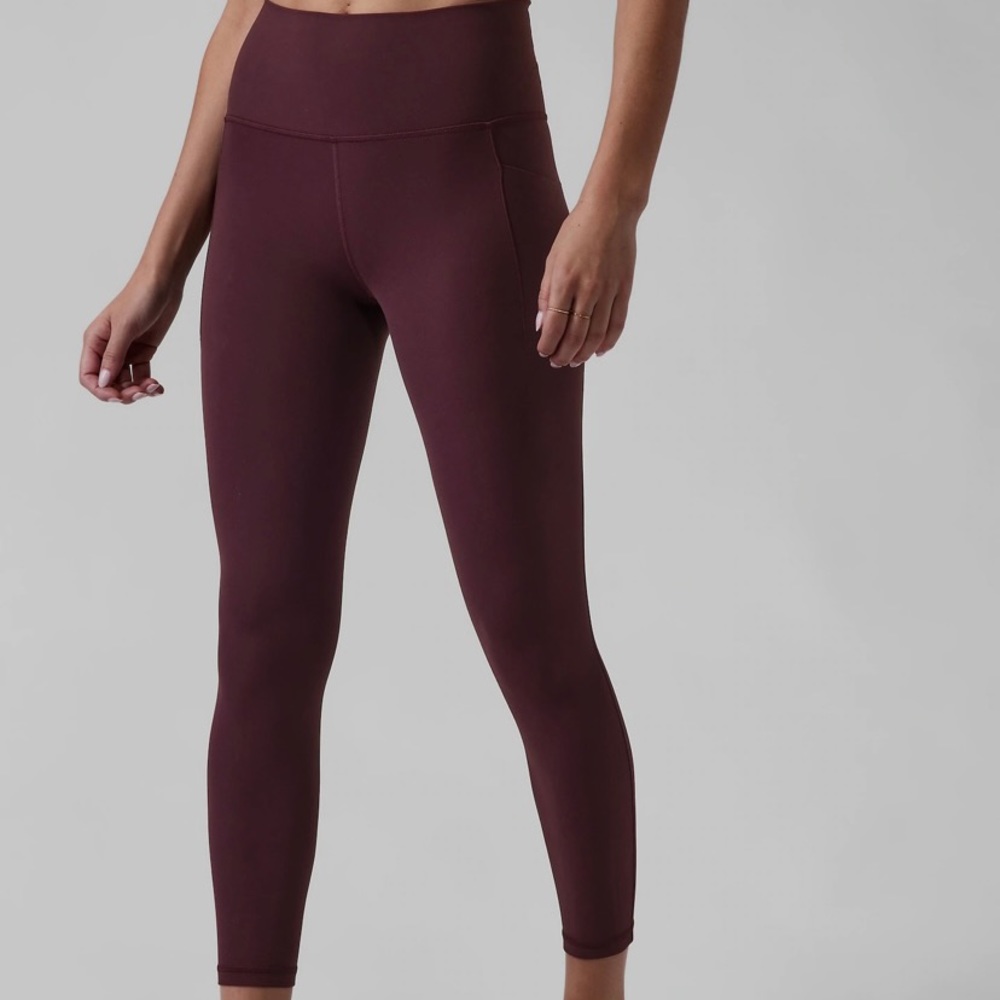 NWT Athleta Salutation Stash II Pocket 7/8 tights, size M, spiced Cabernet